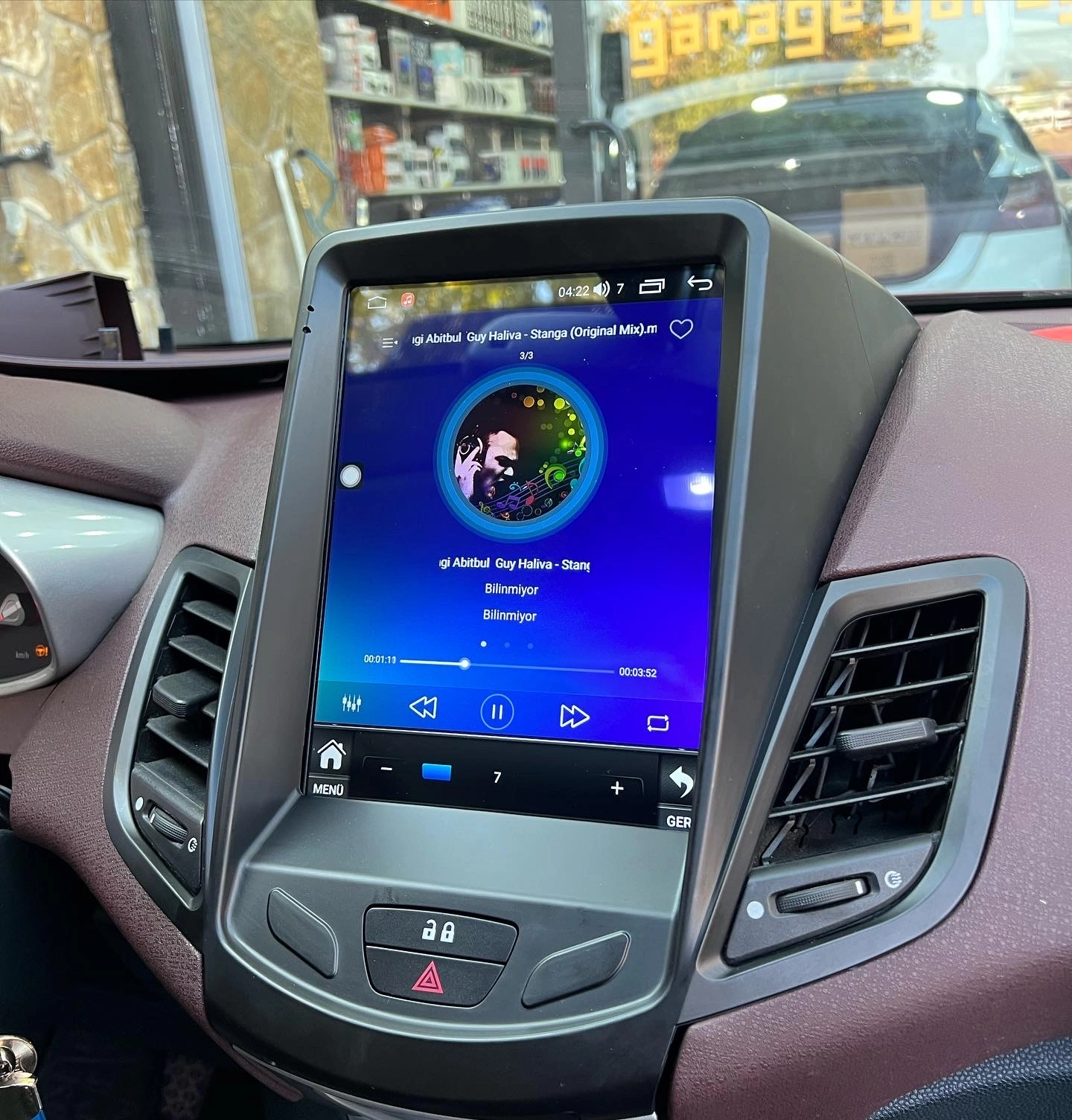 FORD FİESTA TESLA 8GB RAM CARPLAY NAVİGASYON MULTİMEDYA TESLA EKRAN